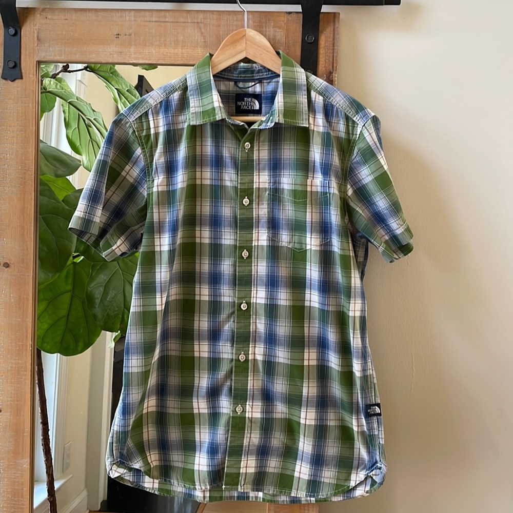 The North Face Green Plaid Short Sleeve Shirt Size M